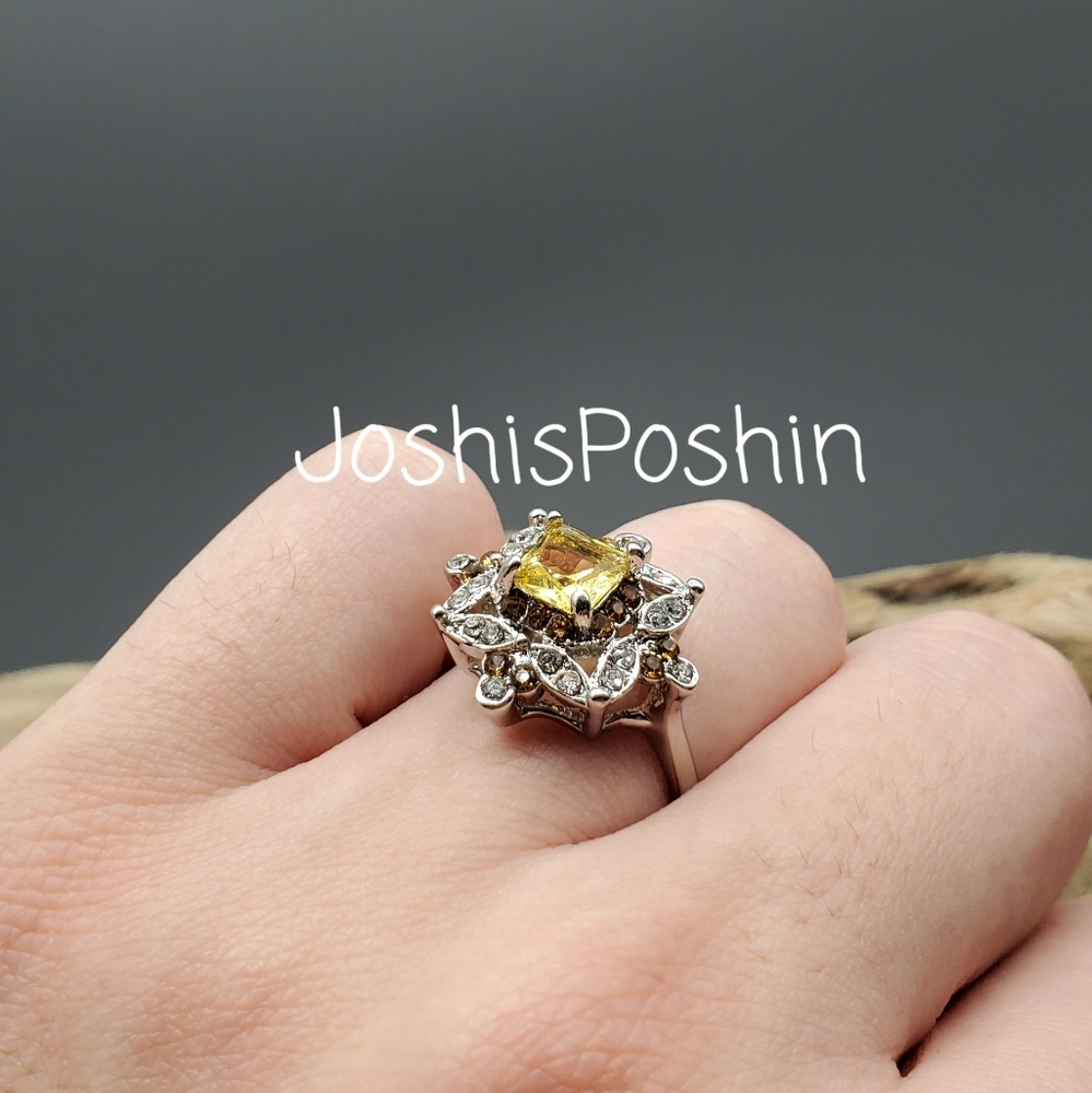 Silver yellow citrine flower shape ring - Picture 10 of 13